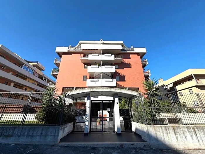 Appartamento trilocale in vendita in Via Vincenzo Gorga, Roma