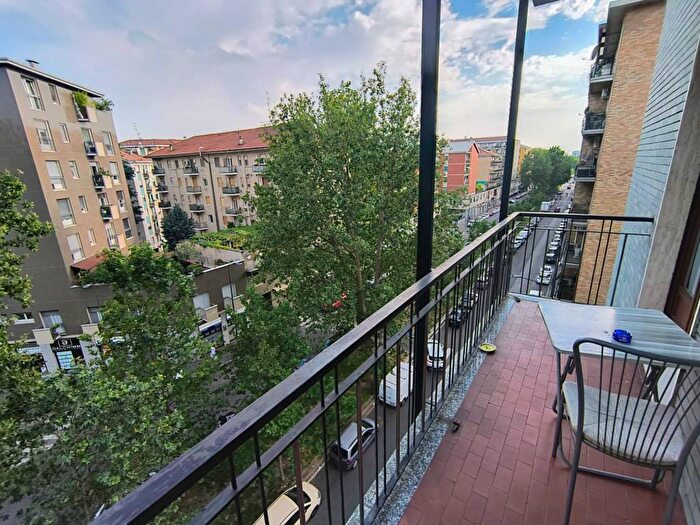 Appartamento bilocale in affitto in Via delle Primule, Lorenteggio, Milano