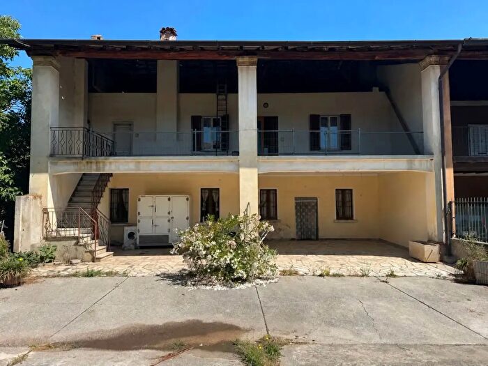 Casa quadrilocale in vendita in Via Pedrocchetta, Cazzago San Martino