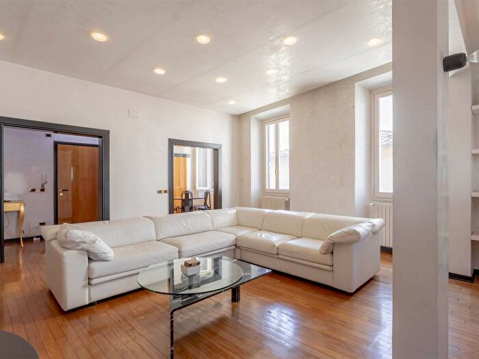 Appartamento con 5 locali in affitto in Piazza santissima annunziata, San Marco SS Annunziata, Firenze