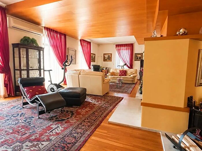 Appartamento con 8 locali in vendita in Via del Travai, Trento