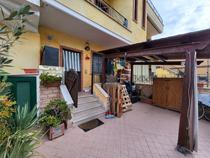 Appartamento trilocale in vendita in Via Avezzano, Guidonia Montecelio