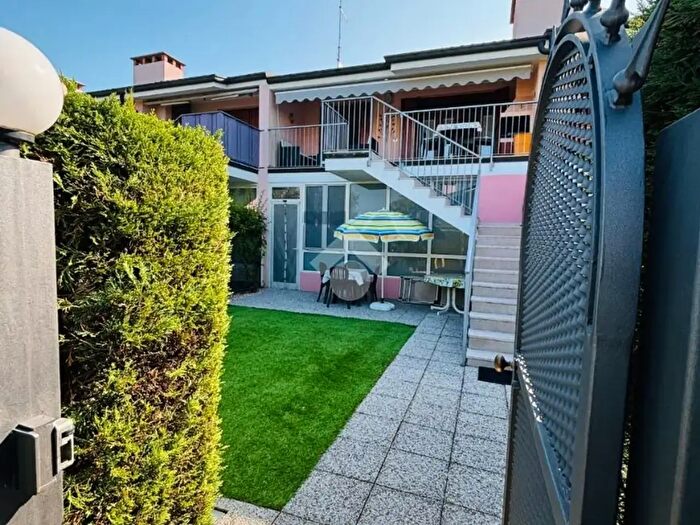 Appartamento trilocale in vendita in Via dei Vigneti, Lazise