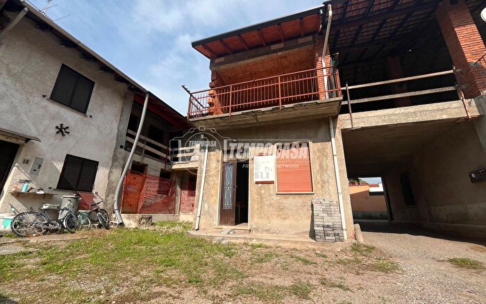 Casa trilocale in vendita in Via Cristoforo Colombo, Magnago