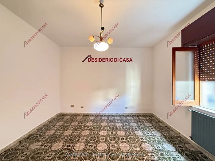 Appartamento trilocale in vendita in Campofelice Di Roccella