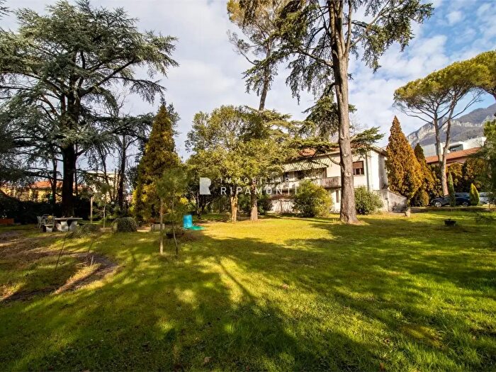 Casa con 10 locali in vendita in Via San Rocco, Calolziocorte