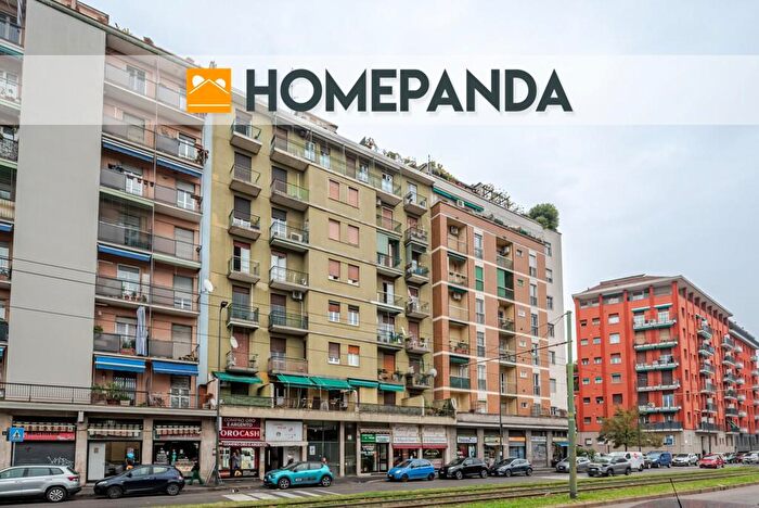 Appartamento trilocale in vendita in Via Console Marcello, Milano