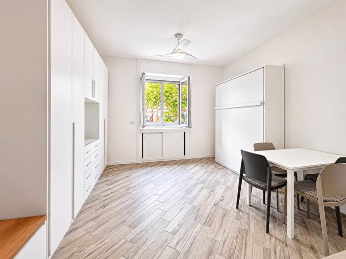 Appartamento monolocale in affitto in viale Brianza, Centrale, Milano