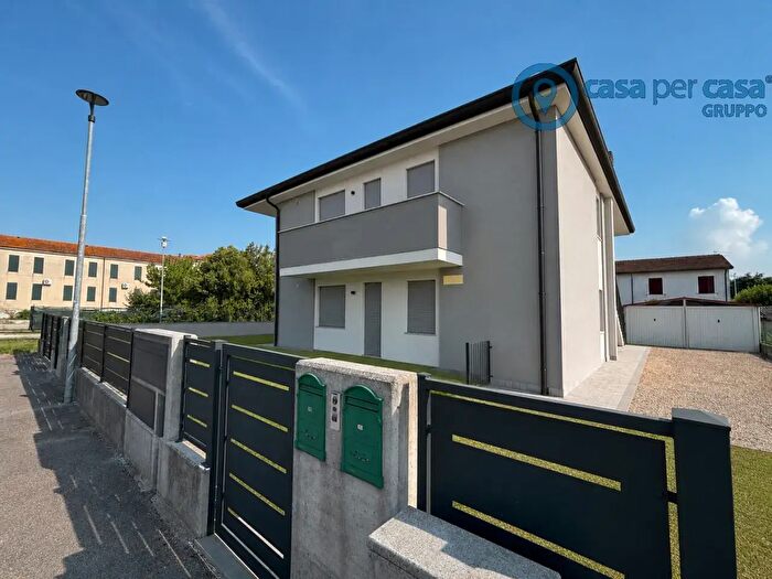 Appartamento trilocale in vendita in Gavello