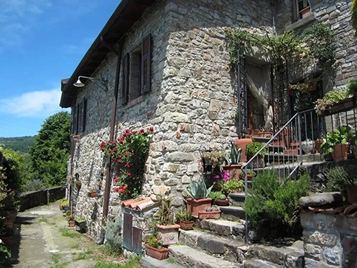 Casa con 5 locali in affitto in Bagnone