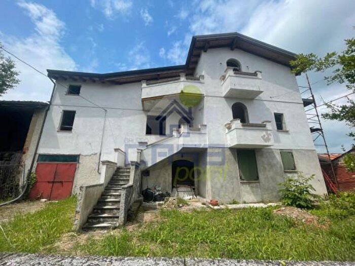 Casa quadrilocale in vendita in Località Crosignano, Ziano Piacentino