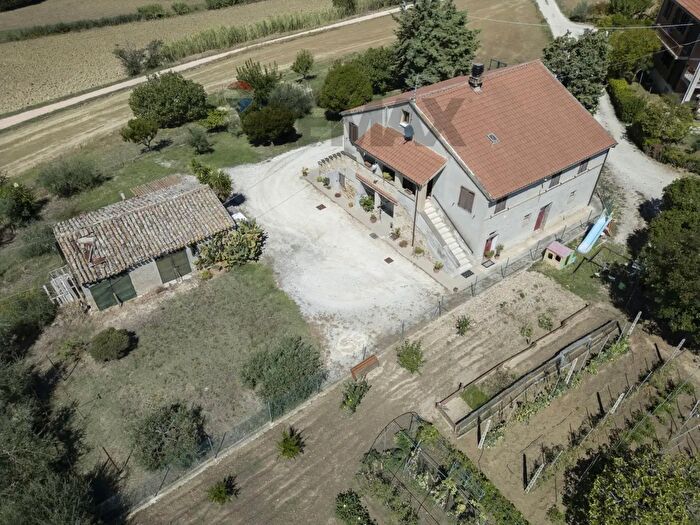 Casa con 6 locali in vendita in Contrada Mattonata a, Recanati