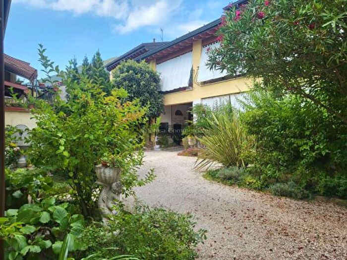 Casa con 5 locali in vendita in Botticino