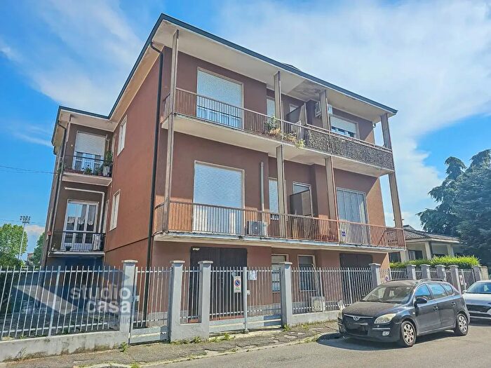 Appartamento trilocale in vendita in Via Bergognone, Lodi