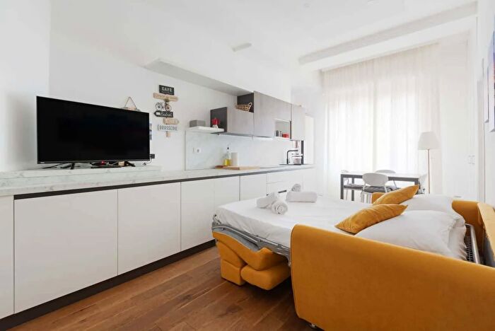 Appartamento monolocale in affitto in Viale Tunisia, Milano