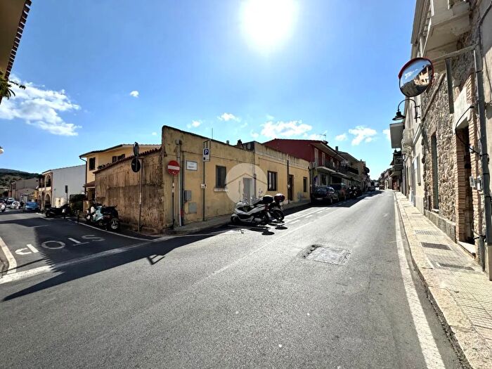 Casa quadrilocale in vendita in Via Umberto I, Villasimius