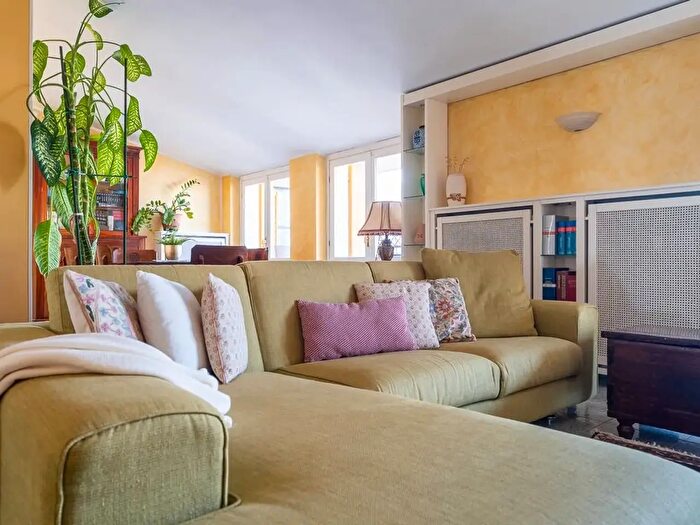 Appartamento trilocale in vendita in Via Mentana, Voghera