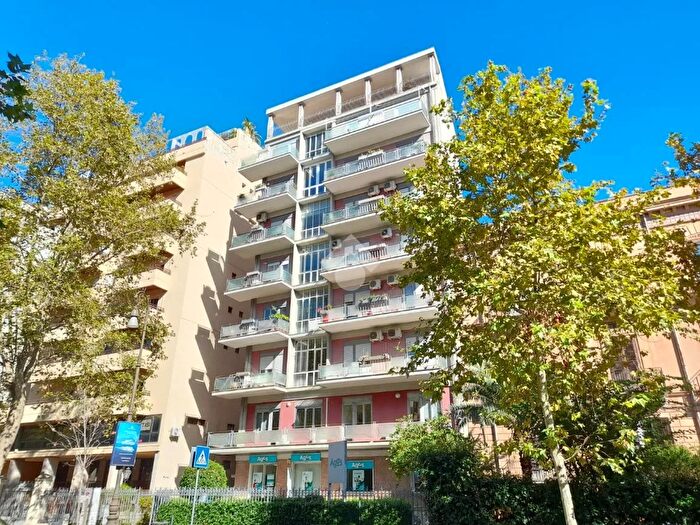 Appartamento trilocale in vendita in Via Libertà, Palermo