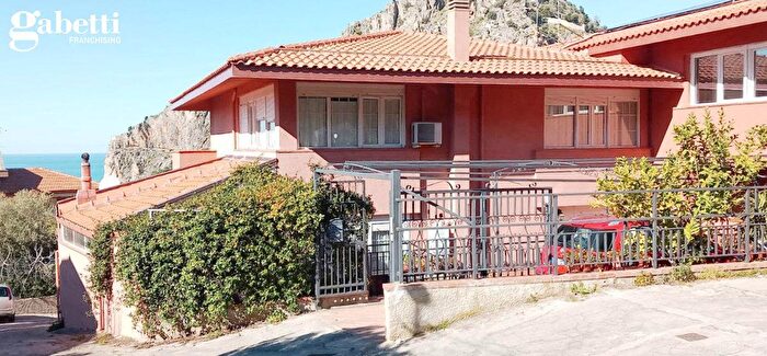 Casa con 5 locali in vendita in Cefalu
