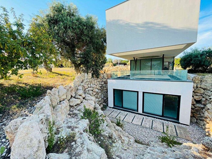 Casa con 10 locali in vendita in Siracusa