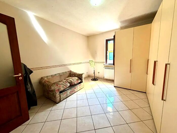 Appartamento trilocale in vendita in Corso Chiaiano, Napoli