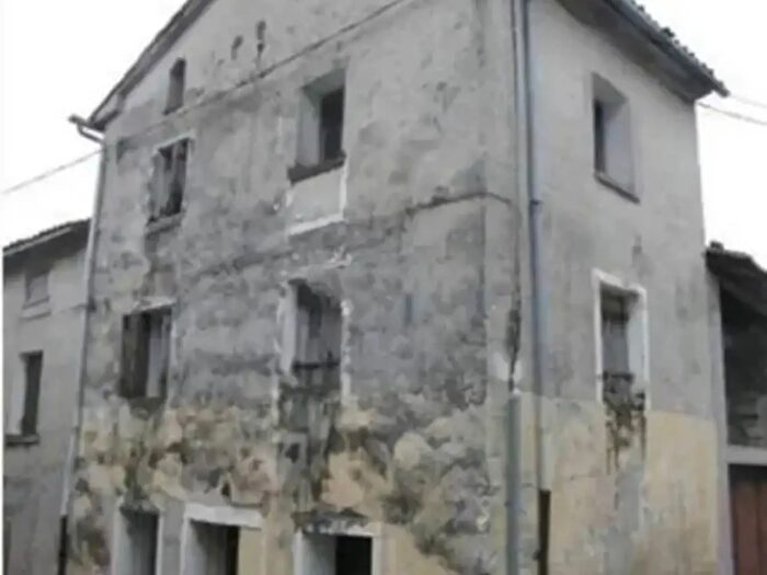 Casa con 6 locali in vendita in Via Alcide De Gasperi, Segusino