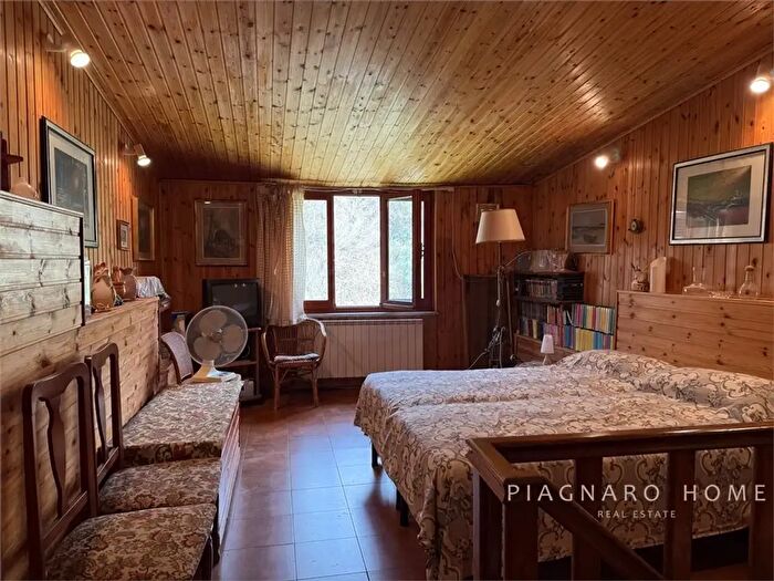 Casa con 6 locali in vendita in Licciana Nardi