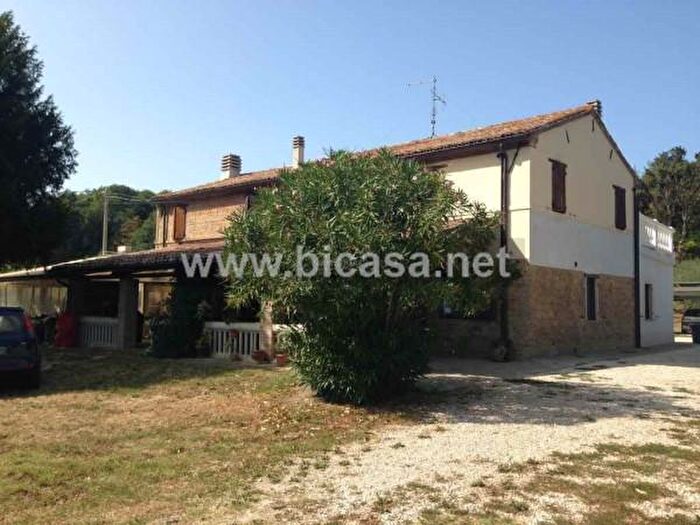 Casa con 6 locali in vendita in Strada di Caprilino, Pesaro
