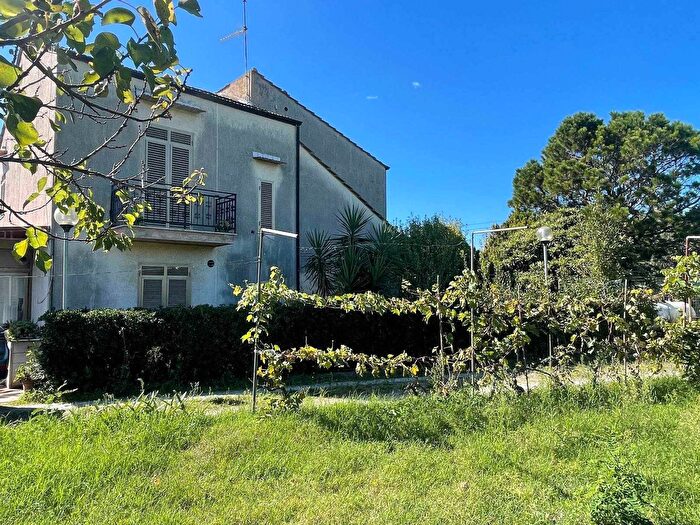Casa con 7 locali in vendita in Campiglia Marittima