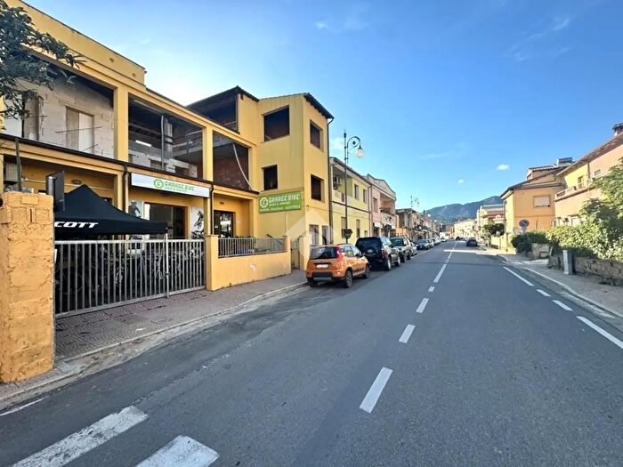 Appartamento con 5 locali in vendita in Via Nazionale, Villaputzu