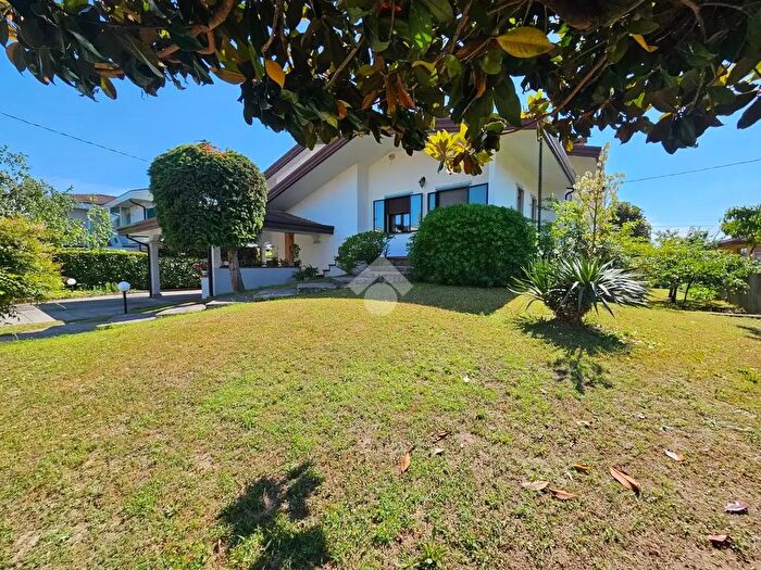 Casa con 5 locali in vendita in Via Turati, Campagna Lupia