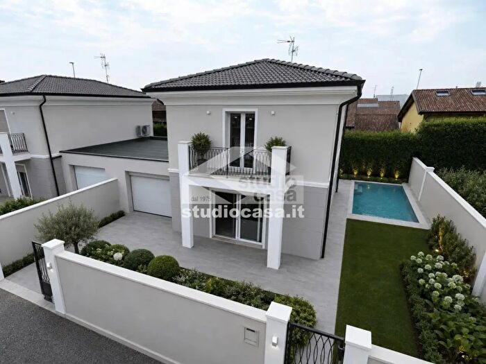 Casa con 5 locali in vendita in Via Battaglia di Lepanto, Crema