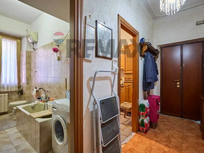 Appartamento trilocale in vendita in Via degli Aceri, Roma