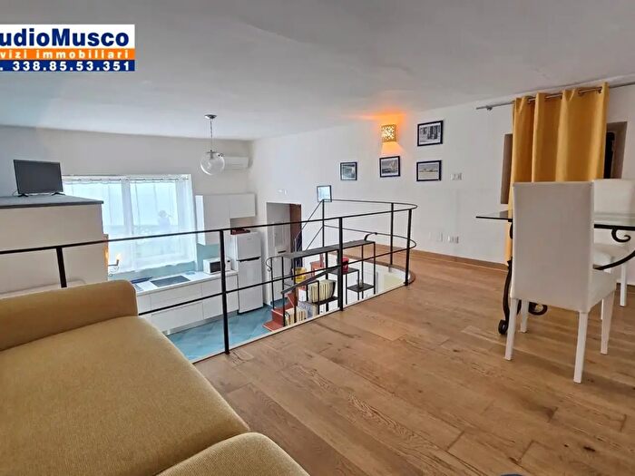 Appartamento bilocale in vendita in Via Prov Marina Grande, Capri