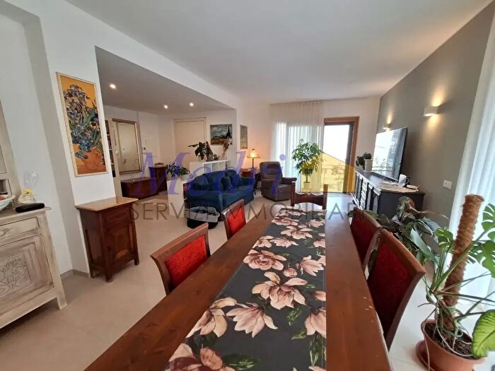 Appartamento con 7 locali in vendita in Cesena