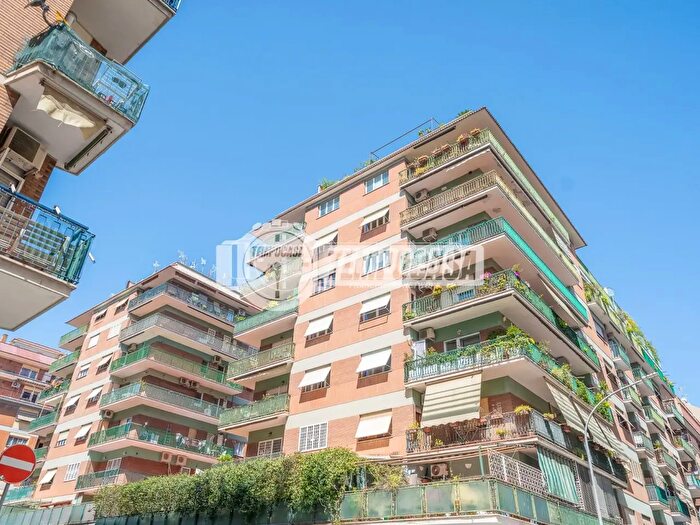 Appartamento trilocale in vendita in Roma