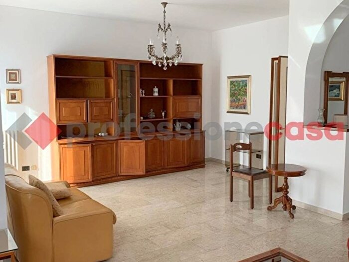 Appartamento quadrilocale in affitto in VIA LIVIGNO, Dergano, Milano