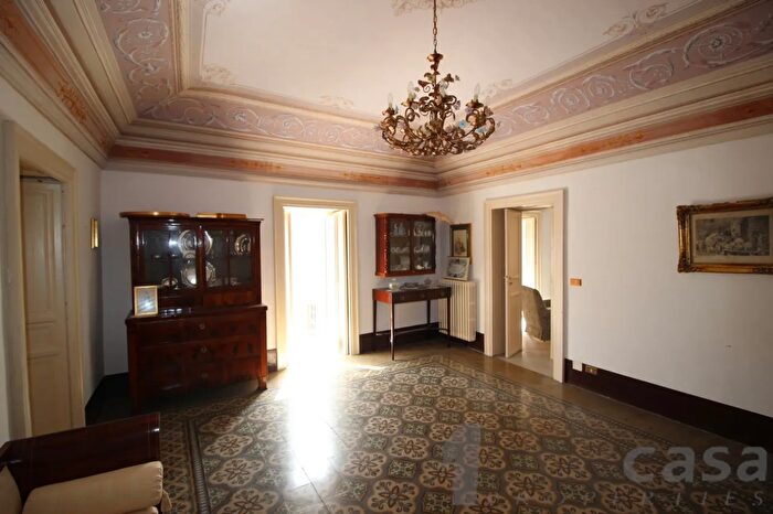 Appartamento con 10 locali in vendita in Ragusa