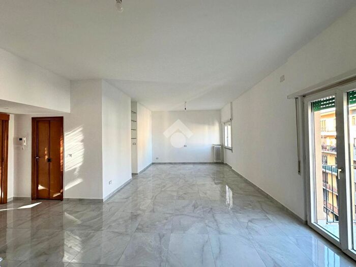 Appartamento quadrilocale in vendita in Via Domenico Fontana, Napoli