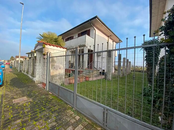Casa quadrilocale in vendita in I Maggio a, Borgo San Siro
