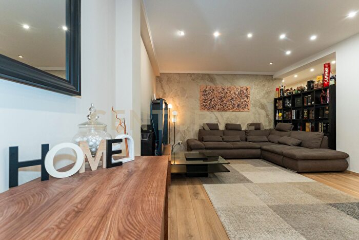 Appartamento con 6 locali in vendita in Via Lo Jacono Francesco, SantAgata Li Battiati