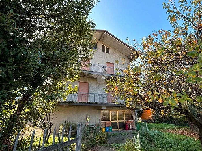 Casa con 7 locali in vendita in Via a Manzoni, Esine