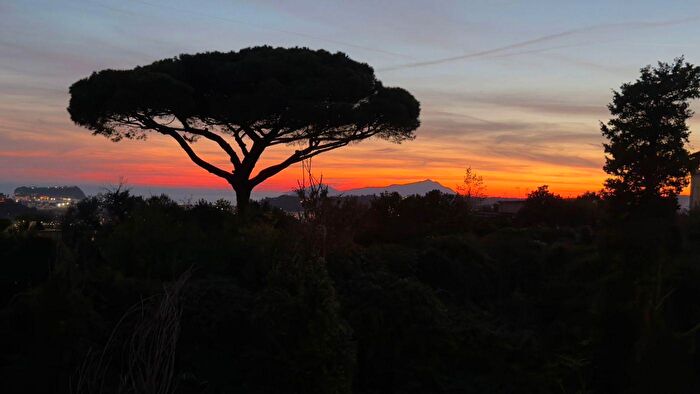 Appartamento con 5 locali in vendita in Via Gabriele Jannelli, Napoli