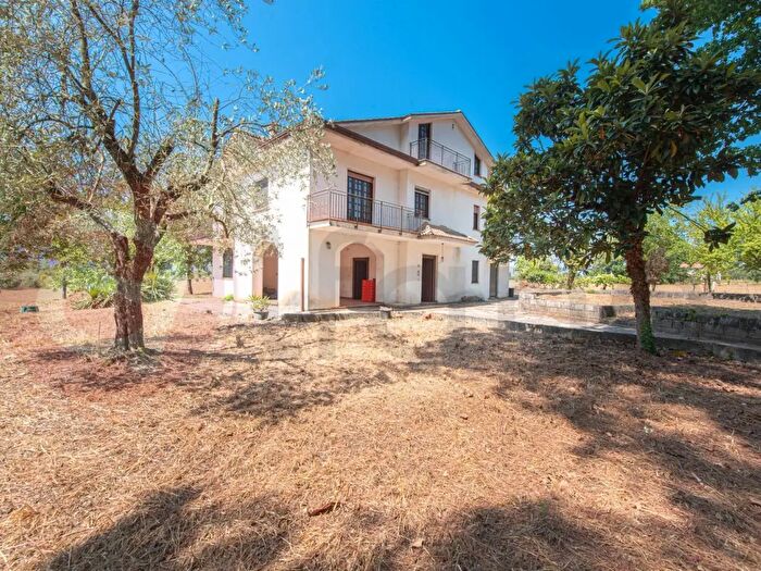 Casa con 10 locali in vendita in Via Panniglia IV Snc, Roccasecca