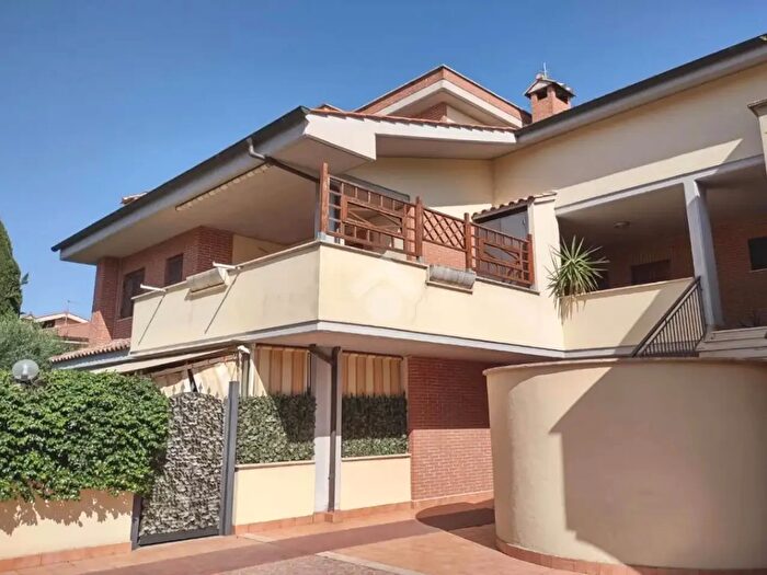 Appartamento trilocale in vendita in Via Firenze, Ciampino