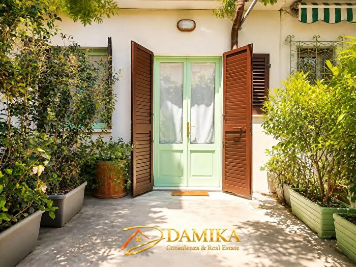 Appartamento trilocale in vendita in Via Spinetti, Forte Dei Marmi