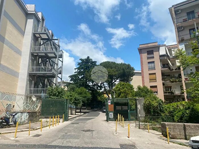 Appartamento quadrilocale in vendita in Via Domenico Fontana, Napoli