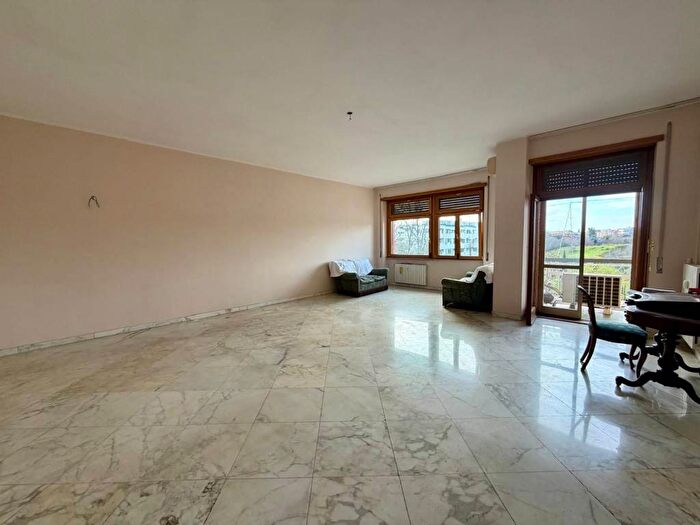 Appartamento con 6 locali in affitto in Via Luigi Capuana, Talenti Monte Sacro, Roma