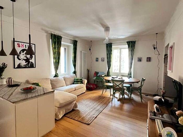 Appartamento trilocale in affitto in via FERRARI, Corso Genova, Milano