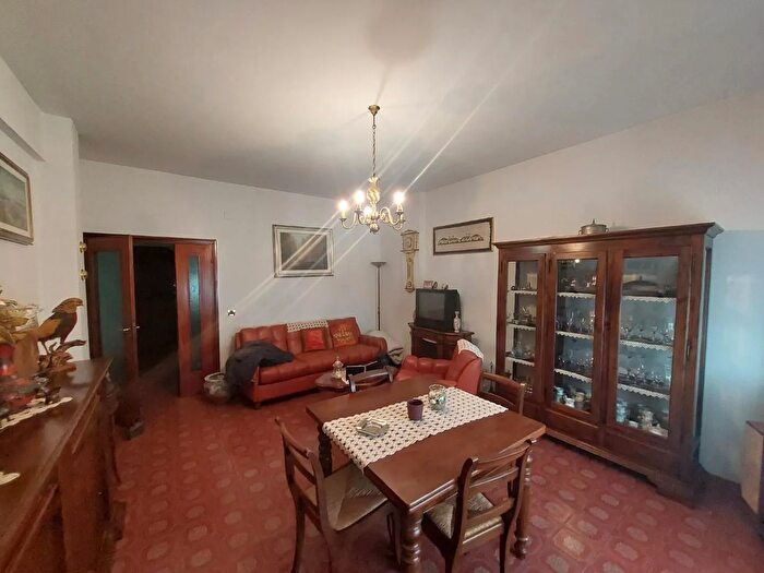 Appartamento con 5 locali in vendita in Pontedera